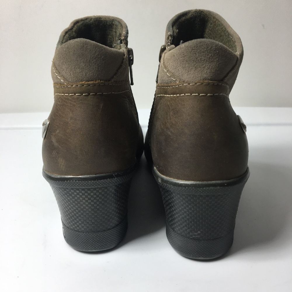 Keen leather wedge booties. Size 6.5. - Picture 4 of 7